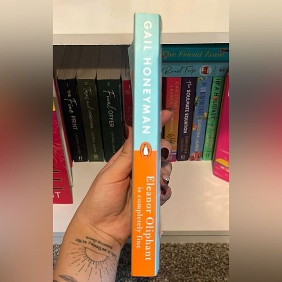 Eleanor Oliphant is Completely Fine by Gail Honeyman - Picture 3 of 4